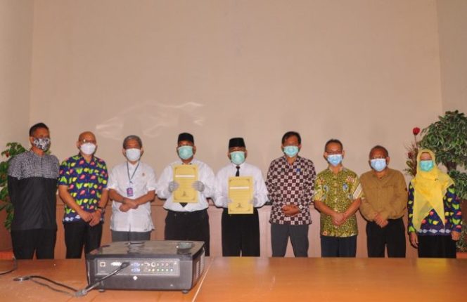 
					Sebanyak 21 Orang Tenaga Penyuluh dan Guru Gonorer di Beltim, Terima SK P3K dari Plh Bupati