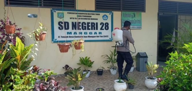 
					Peduli Desa Binaan, Bripka Alfian Semprotkan Disinfektan Di Sekolah SD Dan Masjid Bentayan Jaya