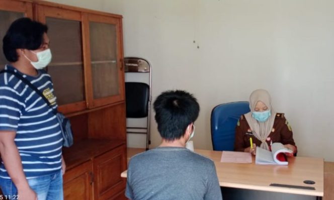 
					Polsek Wonosobo Limpahkan Tersangka Curat ke Kejari Tanggamus