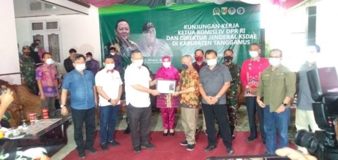 
					Atasi Konflik Dengan Gajah, Ketua Komisi IV DPR RI dan Dirjen KSDAE Kunker ke Tanggamus
