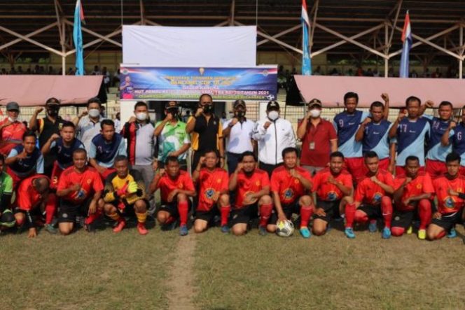 
					Wali Kota Tanjungbalai Buka Turnamen Sepak Bola Danlanal Cup Tahun 2021, Dalam Rangka Peringati HUT Lanal TBA Ke-16 dan HUT POMAL ke-75