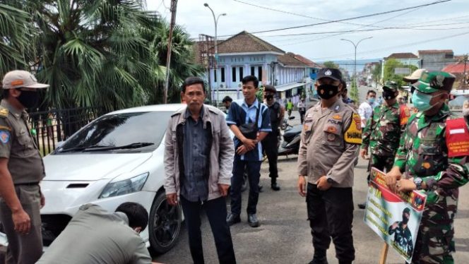 
					42 Pelanggar Ditindak Satgas Covid Tanggamus di Jalinbar Simpang Rumah Dinas Bupati
