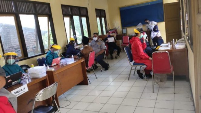
					Kepegawaian di Wilayah Kersamanah Garut Jalani Vaksinasi Covid-19 Tahap II