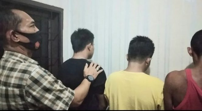 
					Satresnarkoba Polres Tanggamus Bekuk Empat Orang Jaringan Peredaran Sabu di Kota Agung