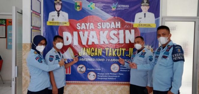 
					Petugas Rutan Kelas IIB Kotaagung Kabupaten Tanggamus, Jalani Kick Off Vaksinasi Covid-19