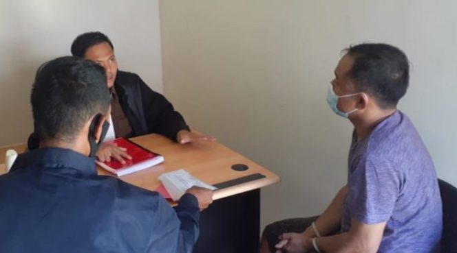 
					Berkas Lengkap, Mantan Kakon Tersangka Penipuan Dilimpahkan Polres Tanggamus ke Kejaksaan