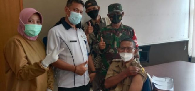 
					Pelaksanaan Vaksinasi Tahap Pertama, Senan, Kades Cimanggu Dua : Kami Siap Untuk di Vaksin Covid-19