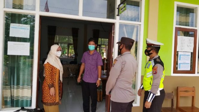 
					Tim Ops Yustisi Polres Beltim Datangi Sekolah SMPN 1 Dan 2 di Manggar