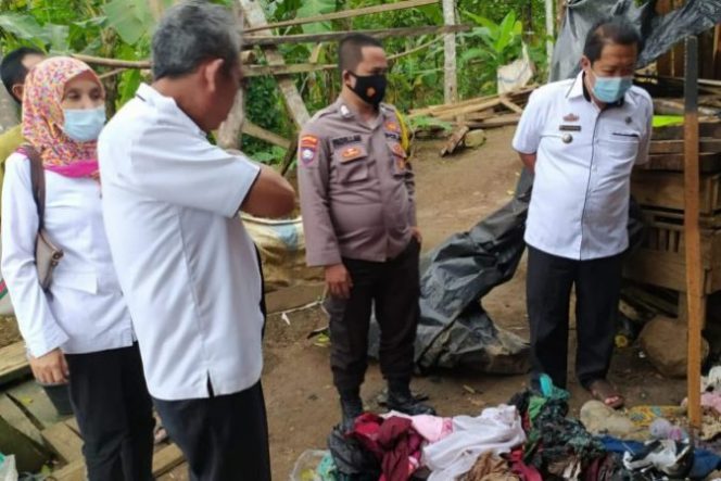 
					Polsek Pugung Identifikasi dan Berikan Bantuan Korban Kebakaran di Pekon Kayu Hubi