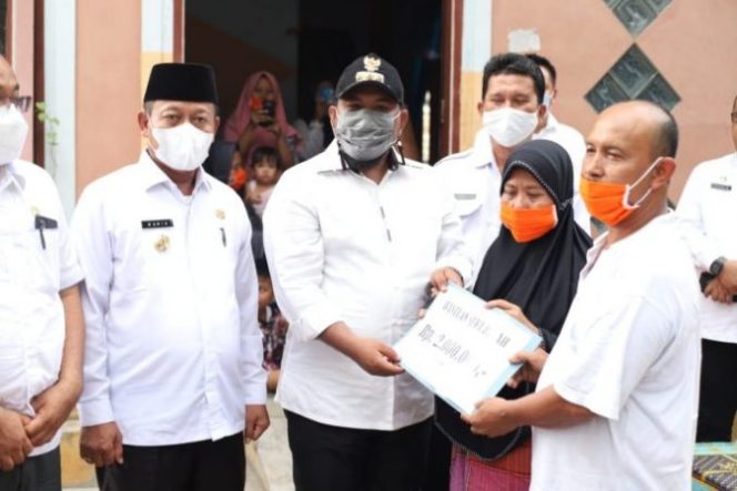 
					Wali Kota Tanjungbalai Serahkan Bantuan Pada Korban Kebakaran di Kelurahan Selat Lancang