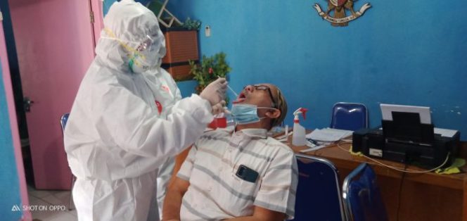 
					Staf Desa Positif Covid-19, Hari Ini Kades dan Seluruh Staf Jalani Test Swab Antigen