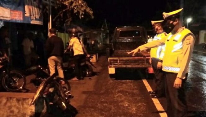 
					Olah TKP Kecelakaan Dua Sepeda Motor di Kota Agung Oleh Satlantas Polres Tanggamus, Satu Orang Meninggal Dunia