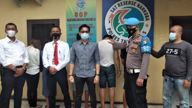 
					Satresnarkoba Polres Tanggamus Bekuk Dua Pengedar dan Tiga Pemakai, Dua Diantaranya Perempuan