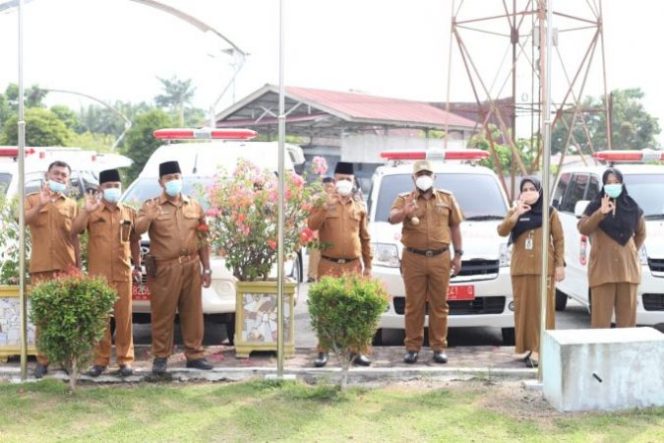 
					Tingkatkan Pelayanan Kesehatan Pada Masyarakat, Wali Kota Tanjungbalai Serahkan Mobil Ambulan ke RSUD dan Puskesmas