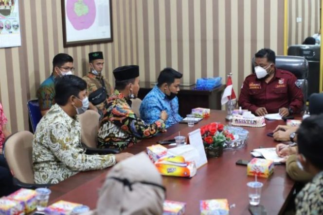 
					Pemkot Tanjungbalai bersama KNTI Siap Berkolaborasi Mengatasi Kesulitan BBM Bersubsidi Bagi Nelayan Tradisional di Kota Tanjungbalai