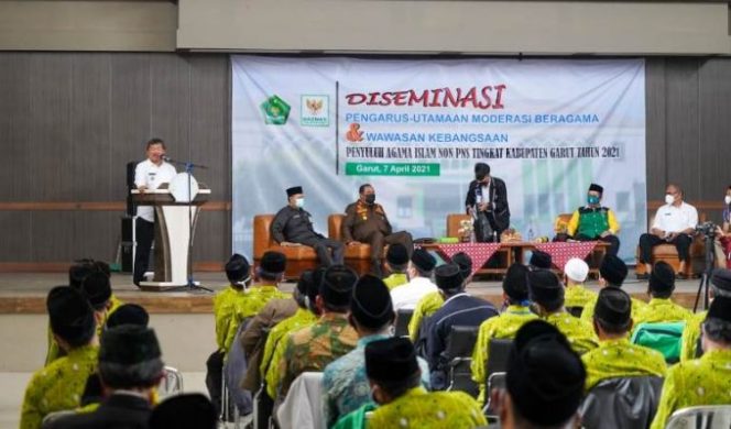 
					Bupati Garut Buka Acara Yang di Gelar Kemenag dan BAZNAS, Diseminasi Pengarus-utamaan Moderasi Bernegara dan Wawasan Kebangsaan