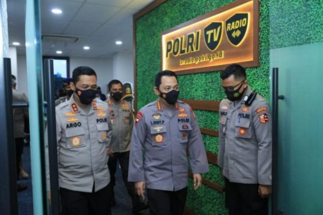 
					Launching Polri TV-Radio, Kapolri: Agar Lebih Dekat dan Memberikan Edukasi Bagi Masyarakat