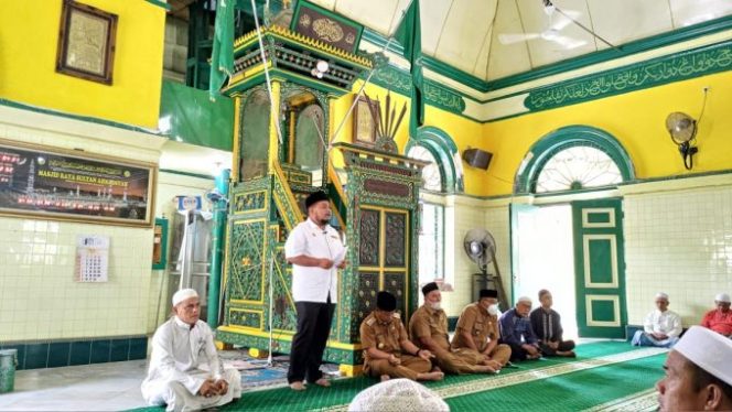
					Wali Kota dan Wakil Wali Kota Tanjungbalai Safari Ramadhan di Mesjid Raya Sultan Ahmadsyah