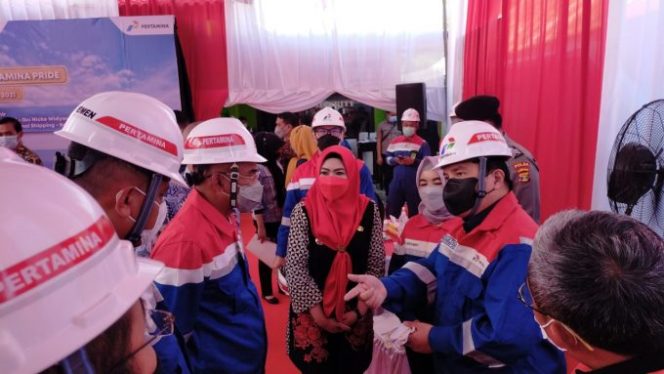 
					Bupati Hj.Dewi Handajani Bersama Forkopimda Sambut Kunker Menteri BUMN dan Lounching Kapal VLCC Pertamina Pride