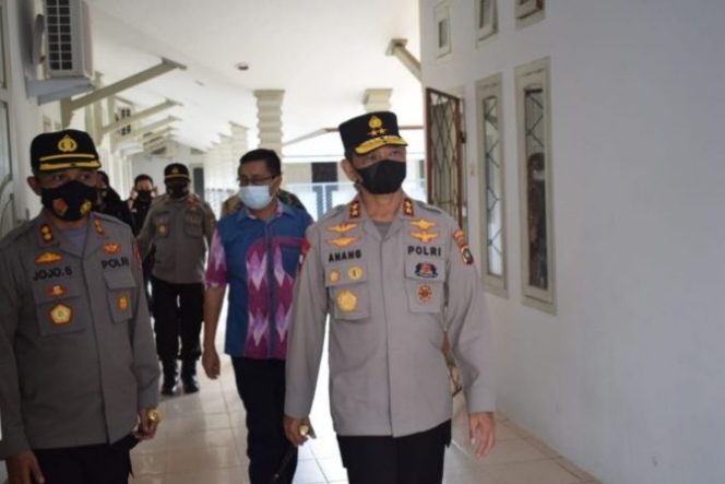 
					Kapolda Kep. Babel dan Jajarannya Cek PPKM Mikro Desa Senyubuk Kelapa Kampit