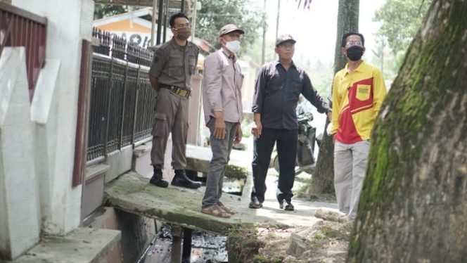 
					Wakil Wali Kota Tanjungbalai Bersama Jajarannya Pantau Pemasangan Listrik di Kelurahan Kapias