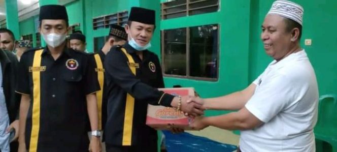 
					Ikatan Keluarga Surakarta (IKS) Berikan Santunan Yatim dan Salurkan Bantuan Untuk Ponpes Al-Muhajirin