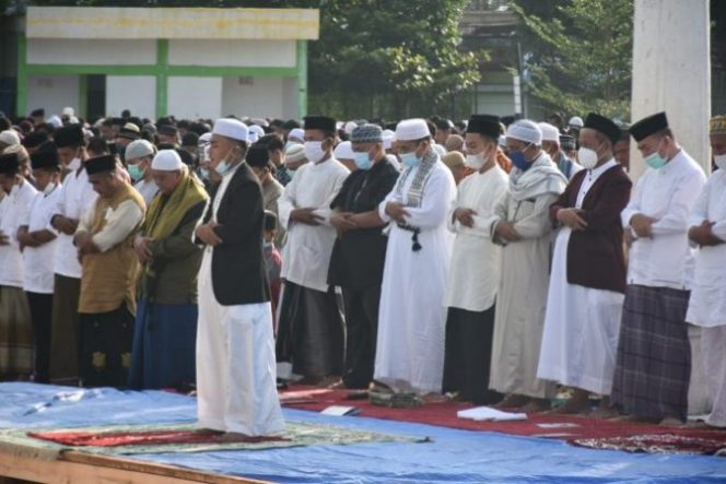 
					Berada di Zona Kuning, Pemkot Tanjungbalai Laksanakan Shalat Ied di Alun-Alun Sultan Abdul Jalil Rahmadsyah Tetap Menerapkan Prokes