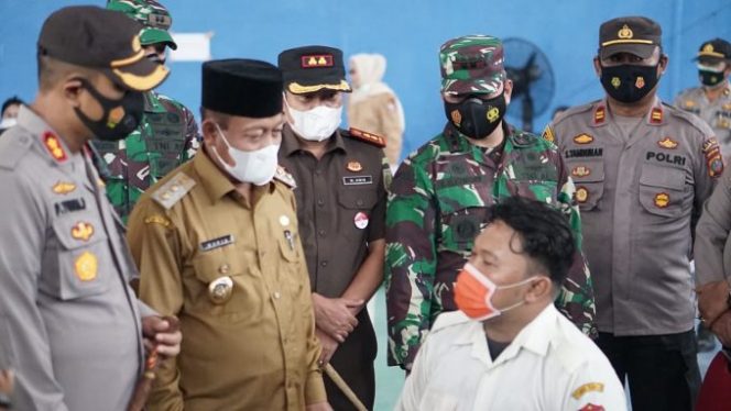 
					Plt Wali Kota Tanjungbalai Tinjau Vaksinasi Massal Kepada 360 Tenaga Pendidik