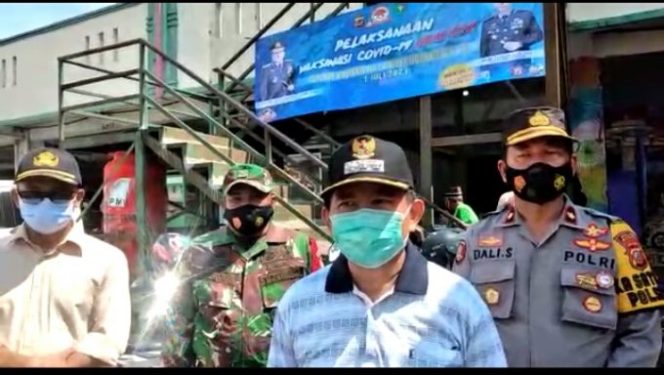 
					Satgas Covid-19 Kecamatan Rumpin Adakan Vaksinasi Massal, Pedangan di Pasar Cicangkal Jadi Target Sasaran