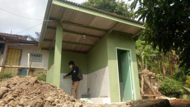 Kodim 0608/Cianjur Bangun 2 Unit MCK di Desa Ciandam