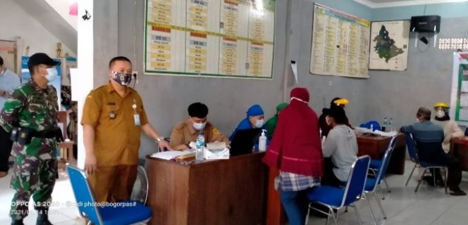 
					Ratusan Warga Desa Cibentang di Suntik Vaksin COVID-19