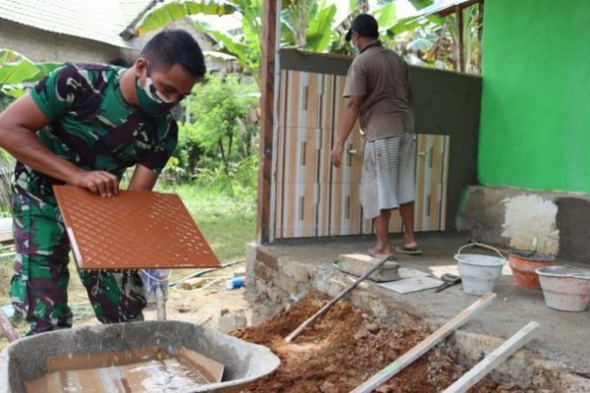 
					Selain Pengecatan, Satgas TMMD ke 111 Kodim 1010/Tapin Perbaiki Tempat Wudhu