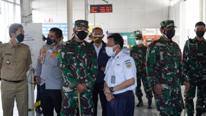 
					Danrem 061/Sk Pantau PPKM Darurat Inmendagri dan Kemenhub di KRL Bogor