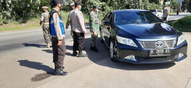 
					Kendaraan Menuju Bogor di Periksa Satgas Covid 19 Gunung Sindur