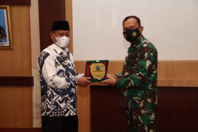 
					Plt Wali Kota Tanjungbalai Turut Sambut Kunjungan Danrem 022 Pantai Timur di Makodim 0208/AS