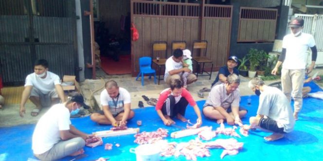 
					Rutin Setiap Idul Adha, Warga Komplek Perumahan Griya Cilebut Asri 2 Sembelih Hewan Kurban