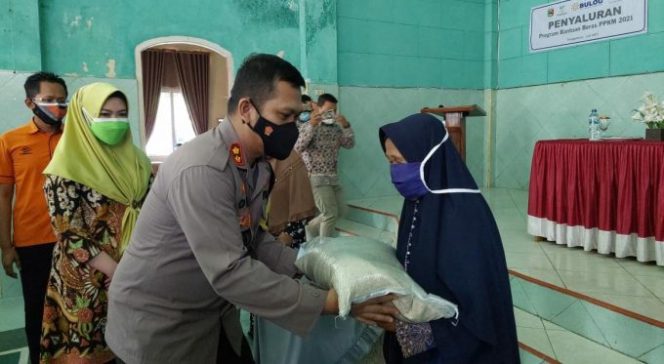 
					Kapolres Tanggamus Hadiri Launcing Beras PPKM