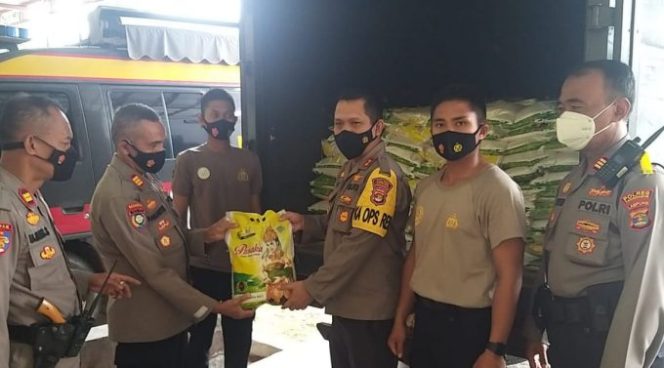 
					Polres Tanggamus Salurkan Bantuan Sosial Lima Ton Beras Bagi Warga Terdampak Covid 19