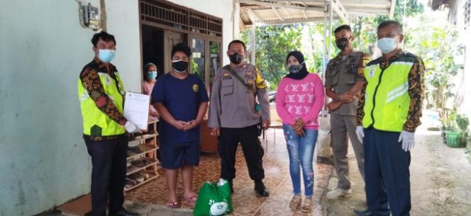 
					Satgas Covid 19 Tingkat Desa Di Kecamatan Kemang Salurkan Bantuan Sembako Dari Bupati Bogor