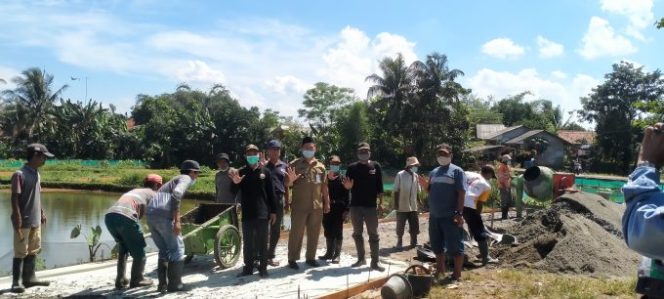 
					Program Samisade Desa Cibeuteung Muara Laksanakan Pengecoran Jalan di Dua Wilayah