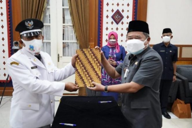 
					Peran Vital Diskominfo Garut, Dibalik Kesuksesan Pelantikan Kades Secara Virtual