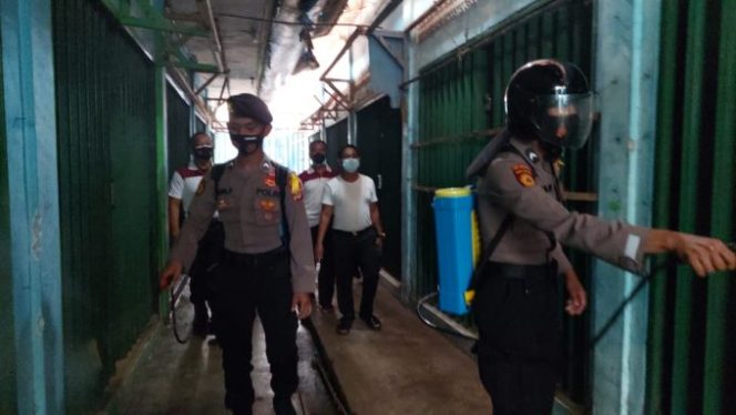 
					Polres Tanggamus Lakukan Disinfeksi Di Pasar Wonosobo