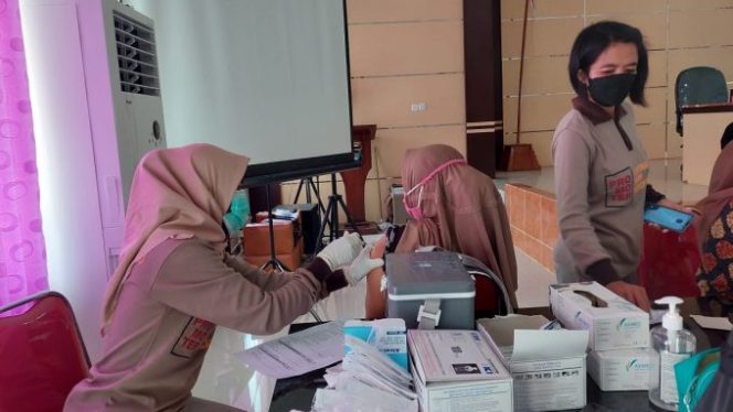 
					Polres Tanggamus Kembali Dapatkan Tambahan 300 Dosis Vaksinasi Covid-19