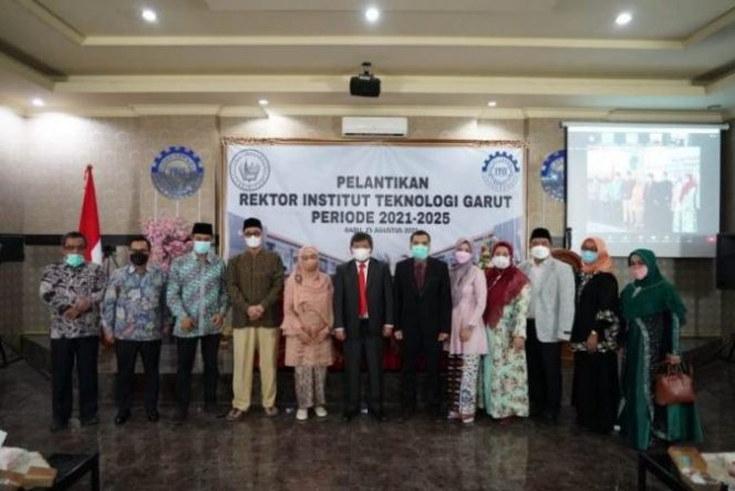 
					Dr. Hilmi Aulawi Resmi di Lantik Sebagai Rektor Institut Teknologi Garut Periode 2021-2025