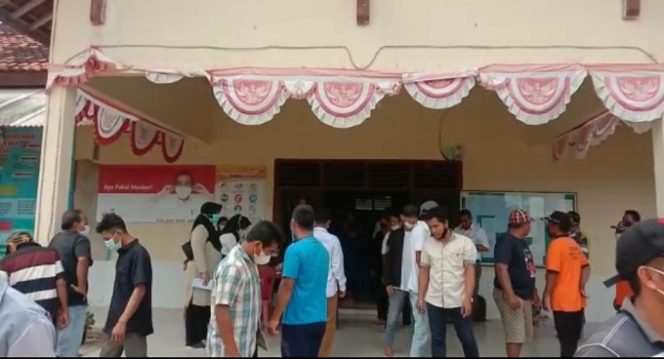 
					Puluhan Warga Penerima BST, Geruduk Kantor Desa Rejo Mulyo Kecamatan Way Serdang
