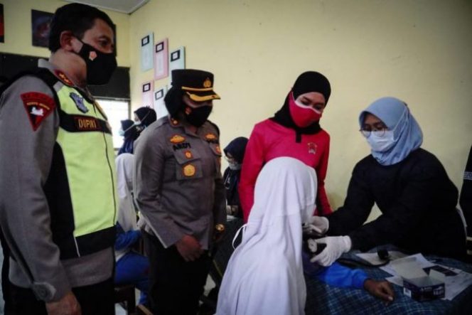 
					Kapolda Jabar Apresiasi Capaian Vaksinasi di Kota Banjar, dalam Tinjauan Vaksinasi di SMAN 1 Banjar bersama Forkopimda Jabar