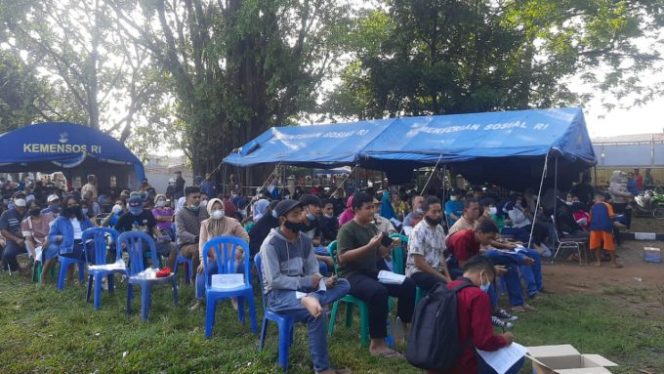 
					Sediakan 1500 Kuota, Jajaran Muspika Ciseeng Pantau Langsung Pelaksanaan Vaksinasi Massal