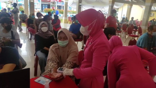 
					Polres Beltim Gandeng Si Pink (Bhayangkari) Suntik Vaksinasi Pada Masyarakat di Gerai Vaksin Presisi