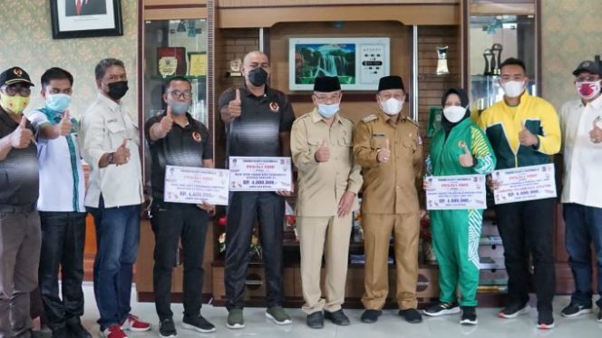 
					Plt Wali Kota Waris Thalib Melepas Keberangkatan Atlet, Wasit dan Official Ikuti PON XX Papua