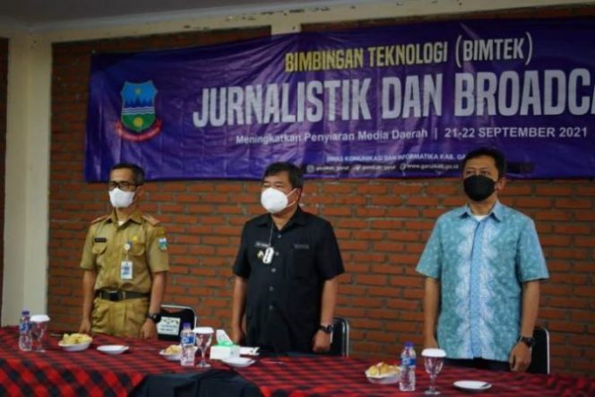 
					Bupati Garut Resmi Buka Bimtek Jurnalistik dan Broadcast di Samarang Tarogong Kidul